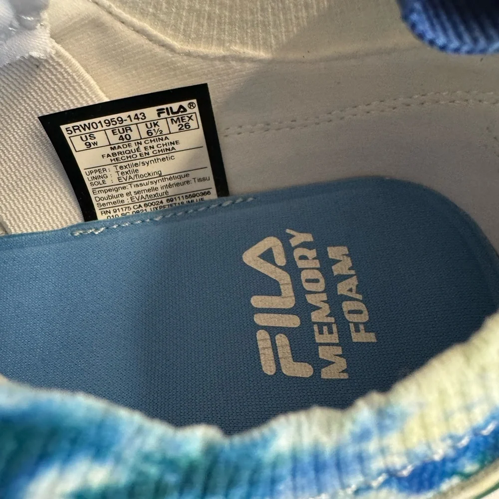 New with Box Fila Blue tie dye Skyway 2.0 running shoe.Brand new.Size 9W